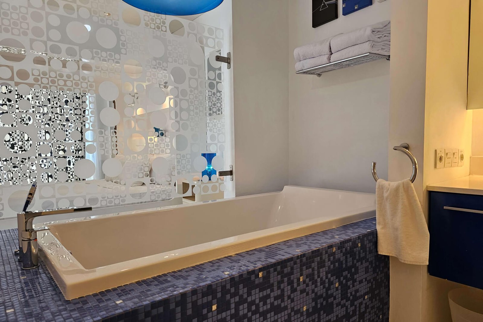 Chill-Hotel-Bathroom